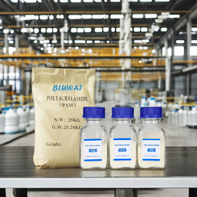 Traitement des eaux usées en Asie du Sud-Est - Floculant en poudre de polyacrylamide Blufloc APAM/CPAM pour l'industrie de l'huile de palme, du textile et du sucre