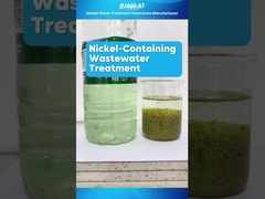 Traitement des eaux usées au nickel. Retrait des métaux lourds avec des produits chimiques floculants et bleu.